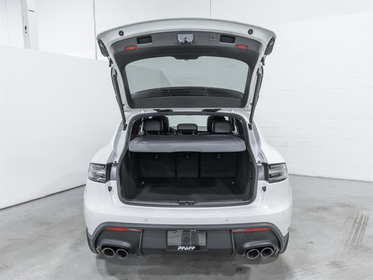 2026 Porsche Macan  Photo