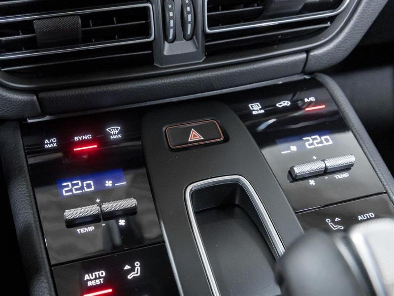 2026 Porsche Macan  Photo