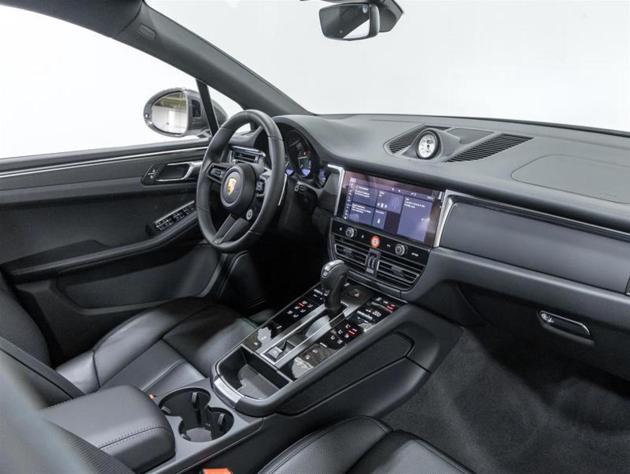 2026 Porsche Macan  Photo