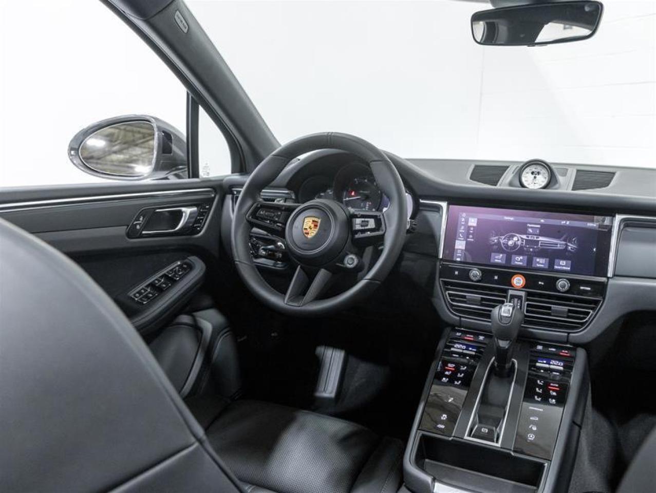 2026 Porsche Macan  Photo