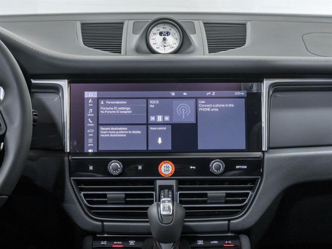 2026 Porsche Macan  Photo