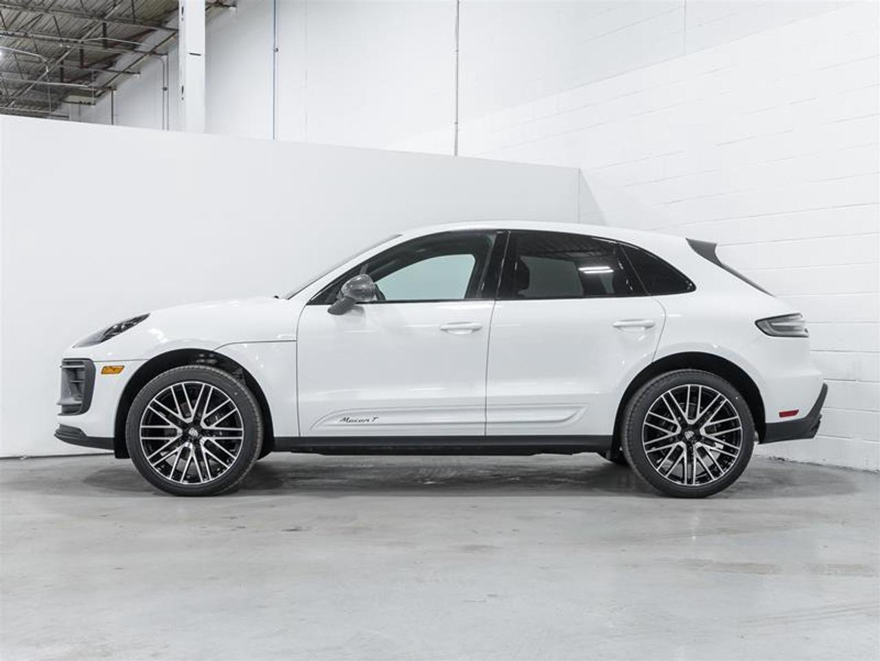 2026 Porsche Macan  Photo3