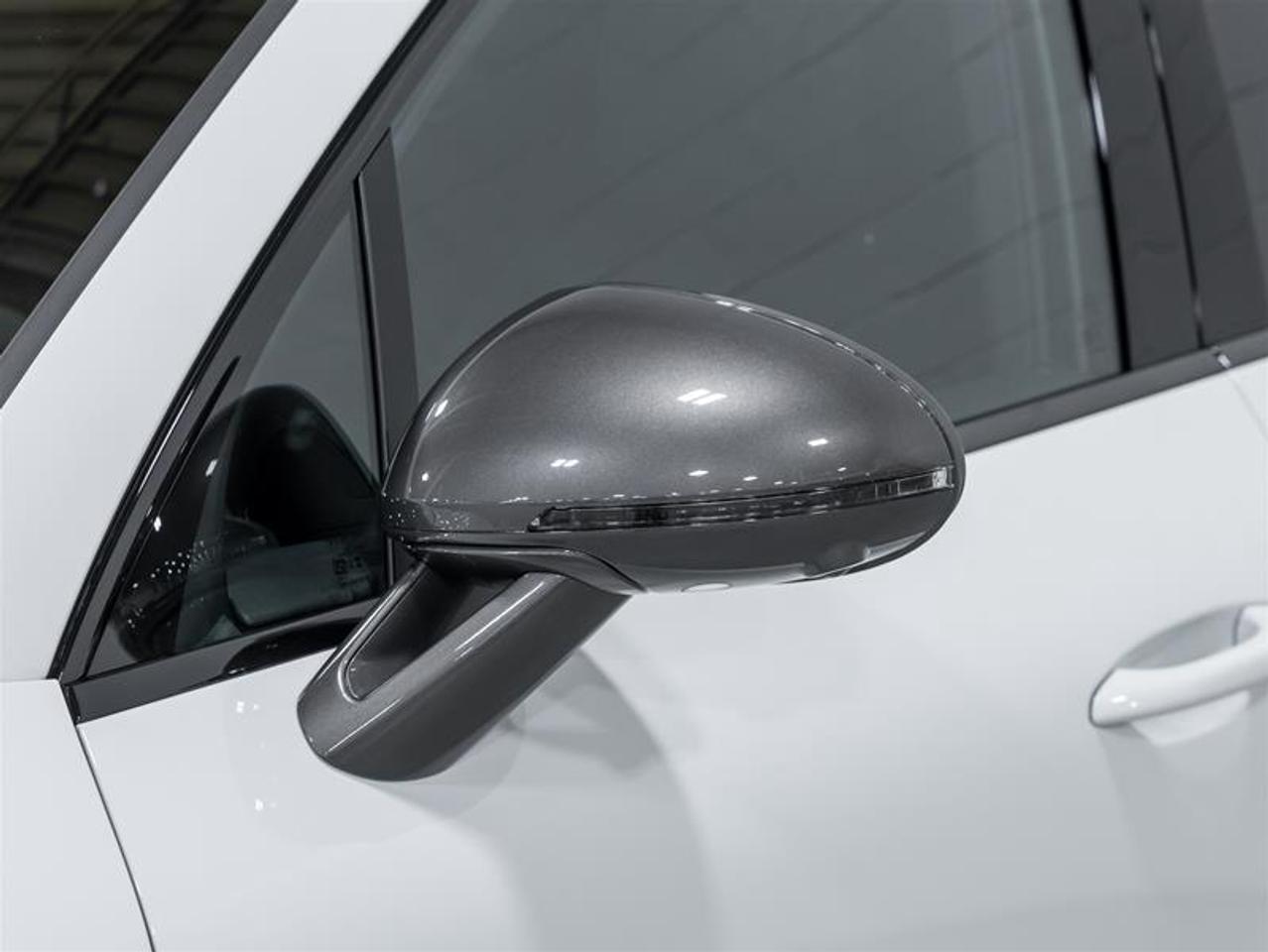 2026 Porsche Macan  Photo