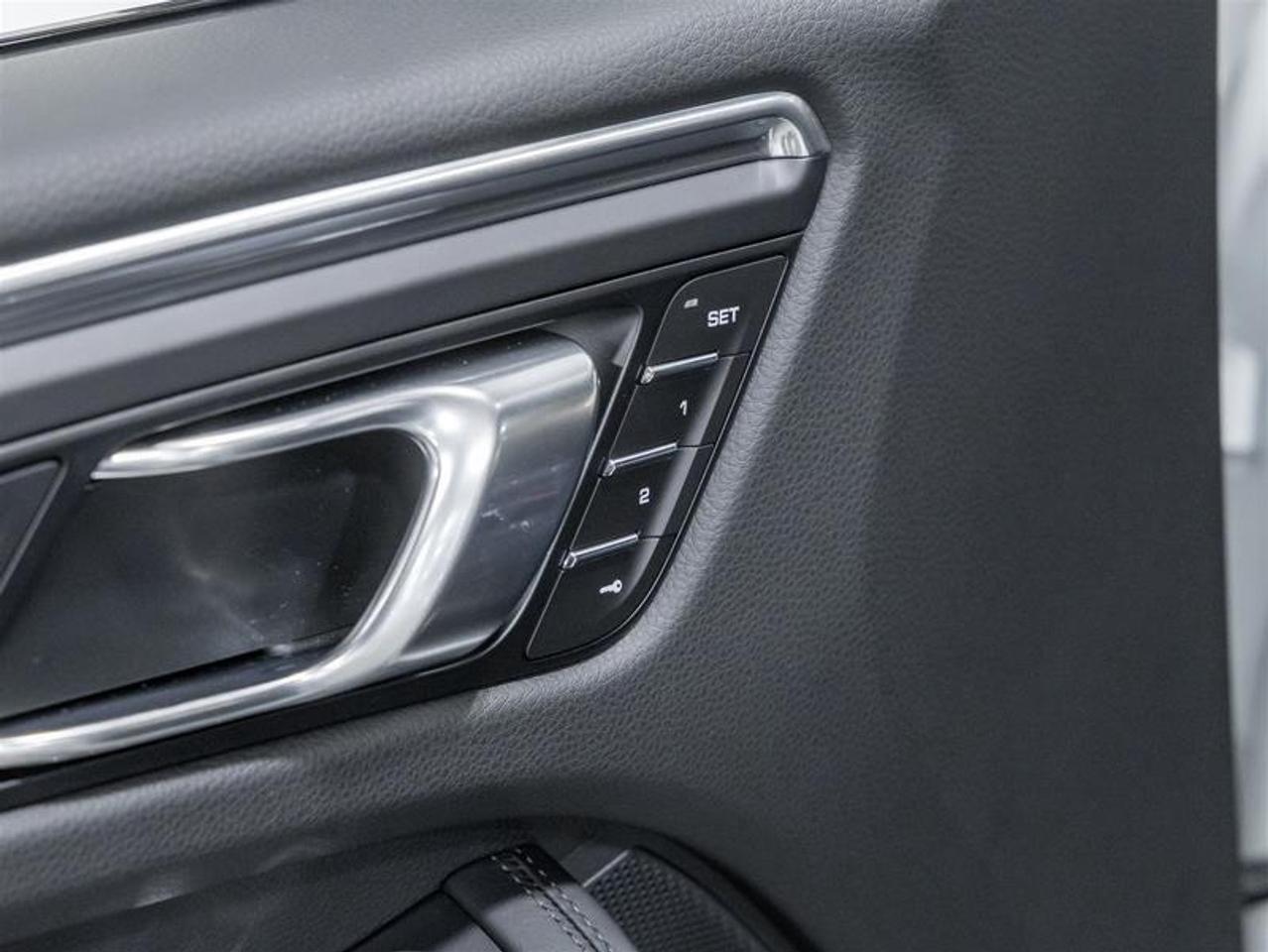 2026 Porsche Macan  Photo