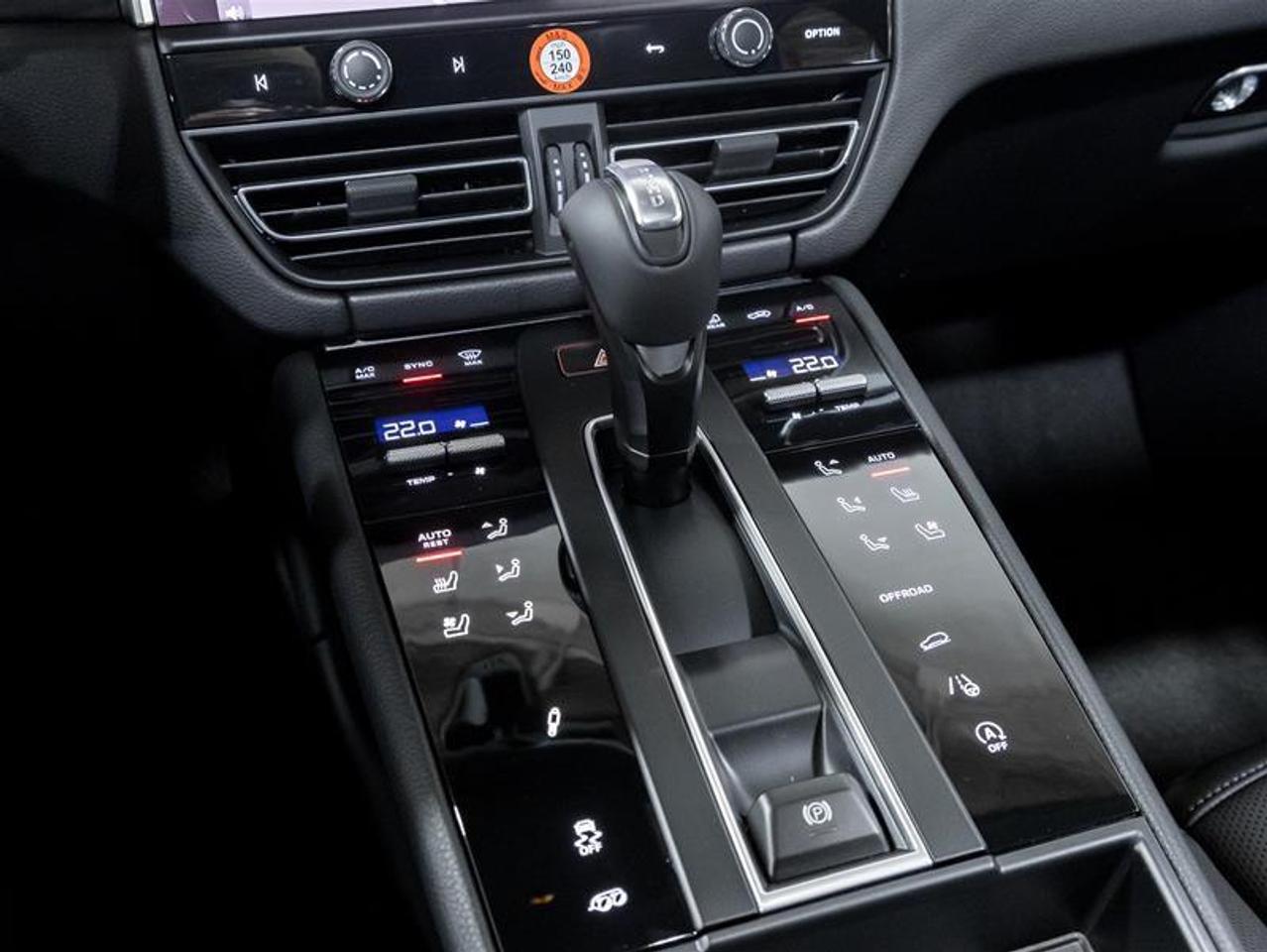 2026 Porsche Macan  Photo