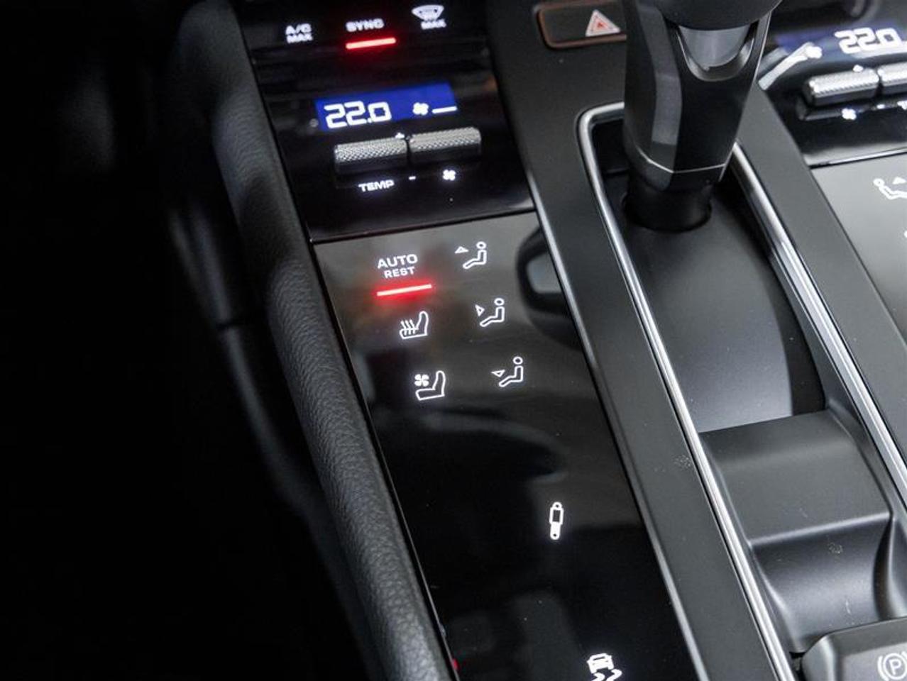 2026 Porsche Macan  Photo