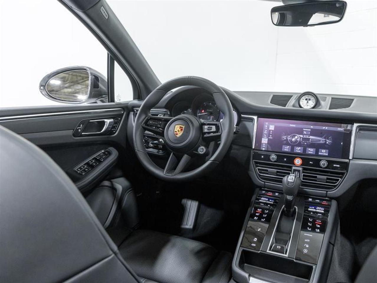 2026 Porsche Macan  Photo