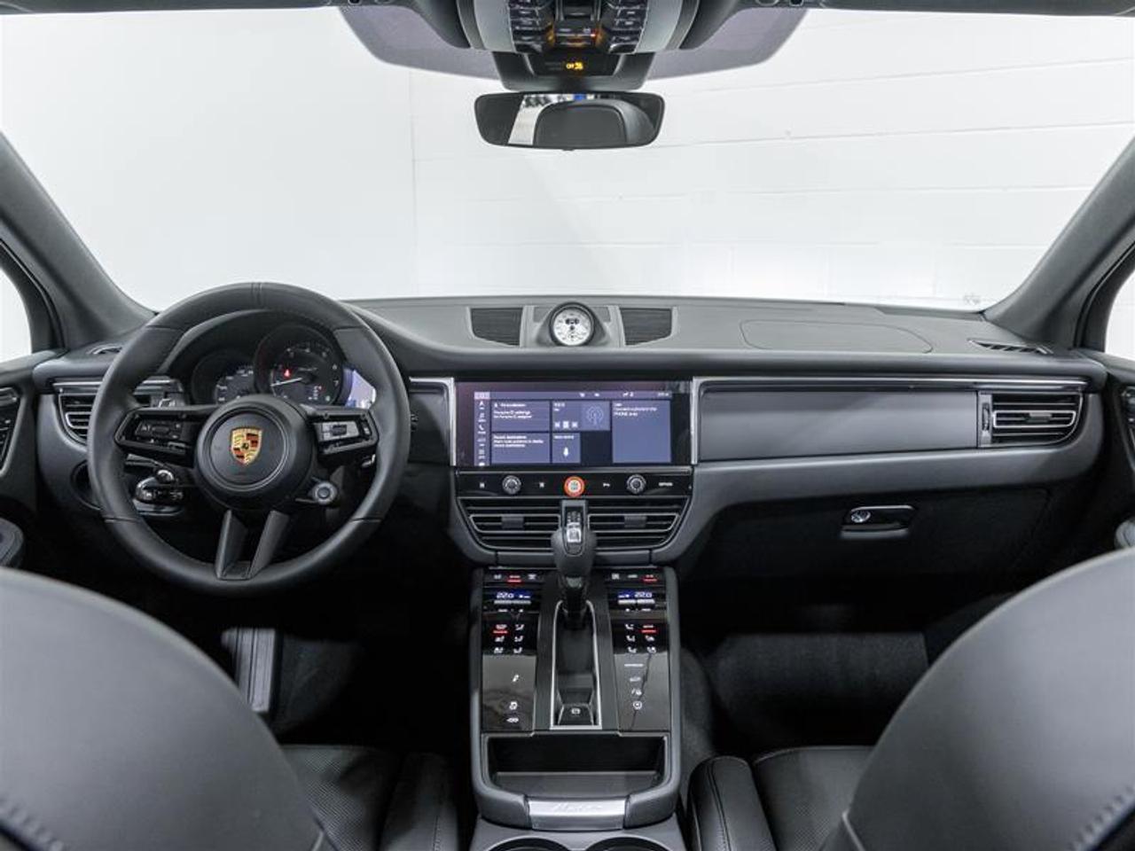 2026 Porsche Macan  Photo