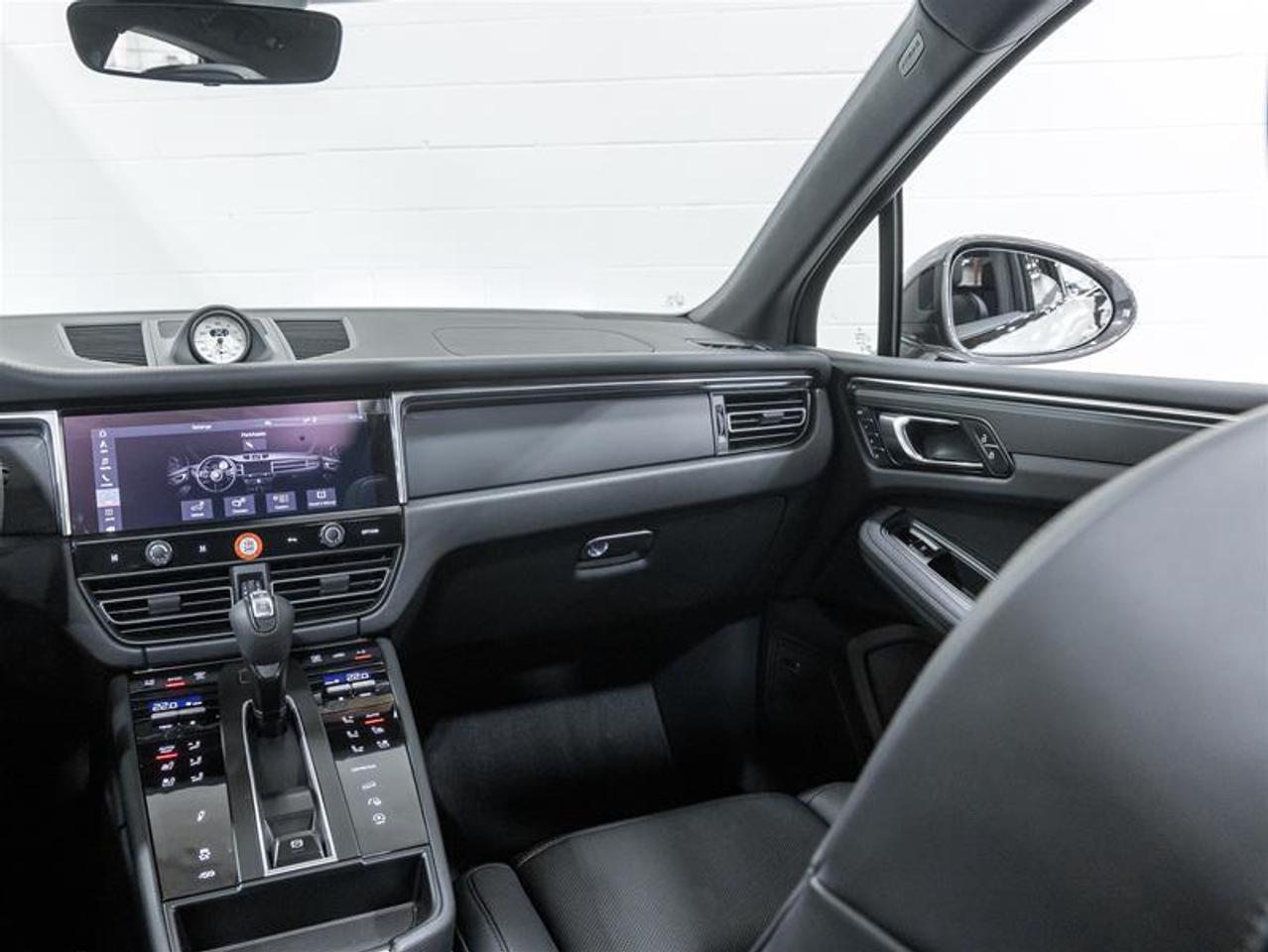 2026 Porsche Macan  Photo