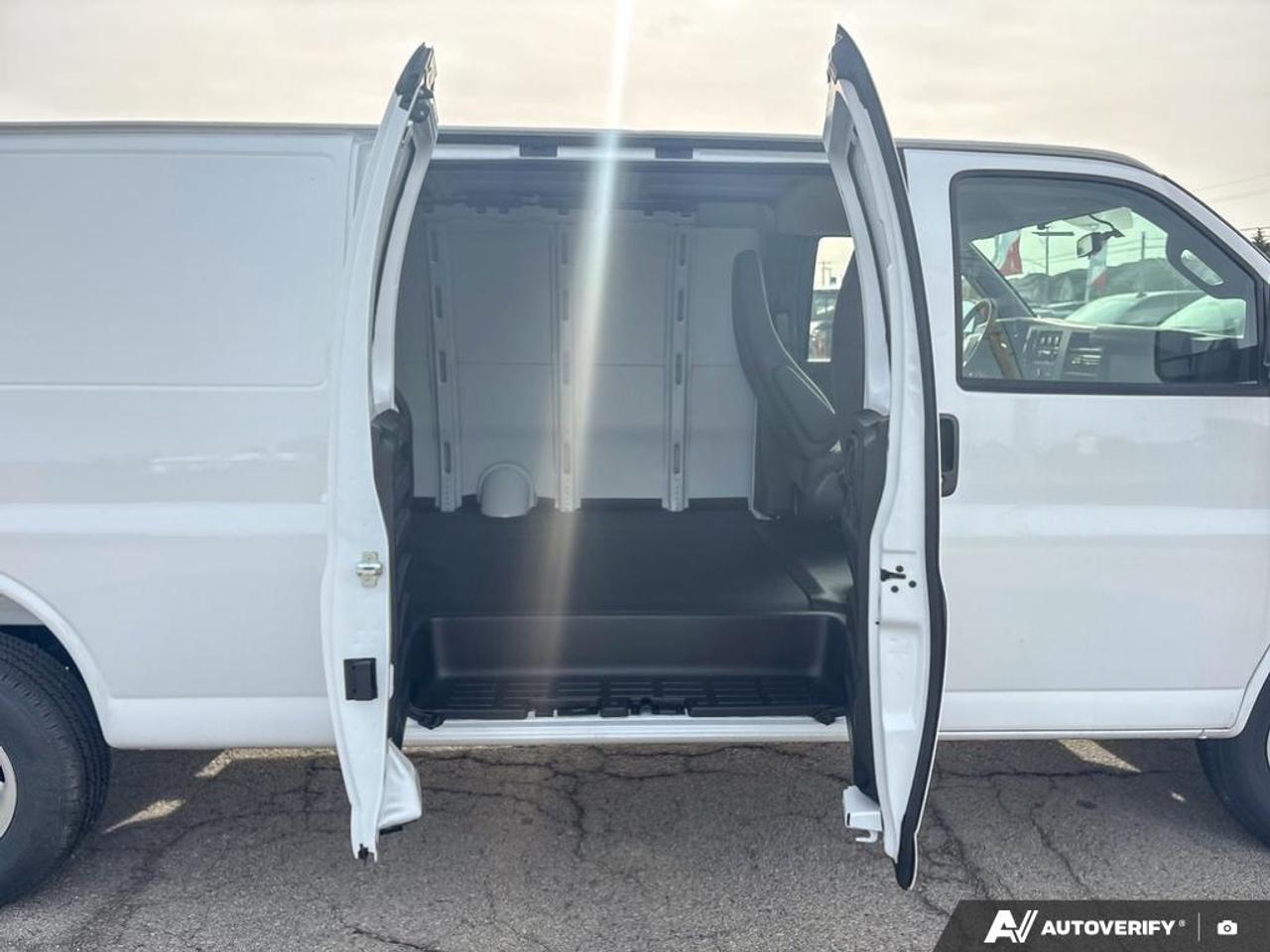 2026 Chevrolet Express 2500 Work Van Rear-Wheel Drive Extended Cargo Van Photo