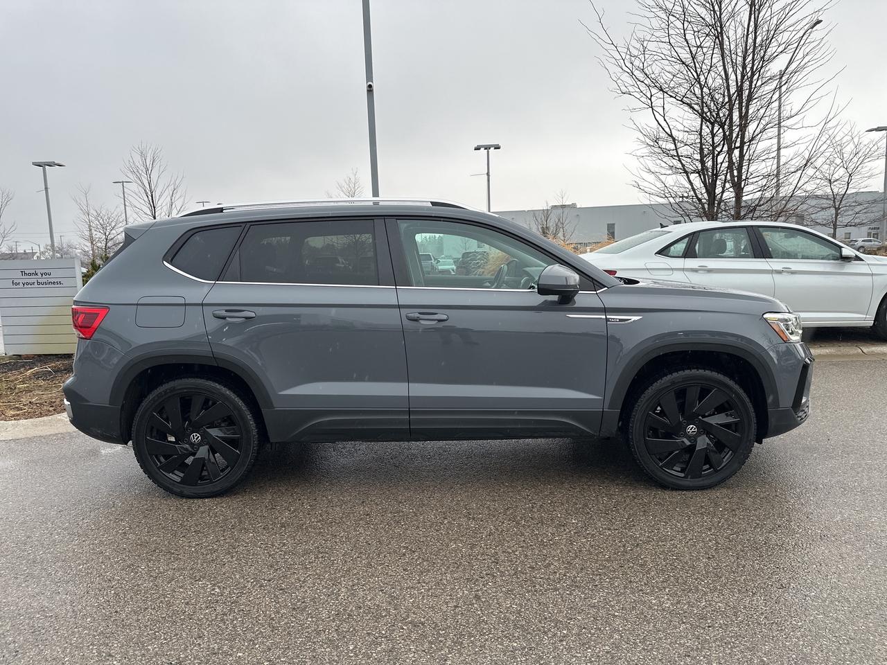 2024 Volkswagen Taos Highline 4MOTION Photo4