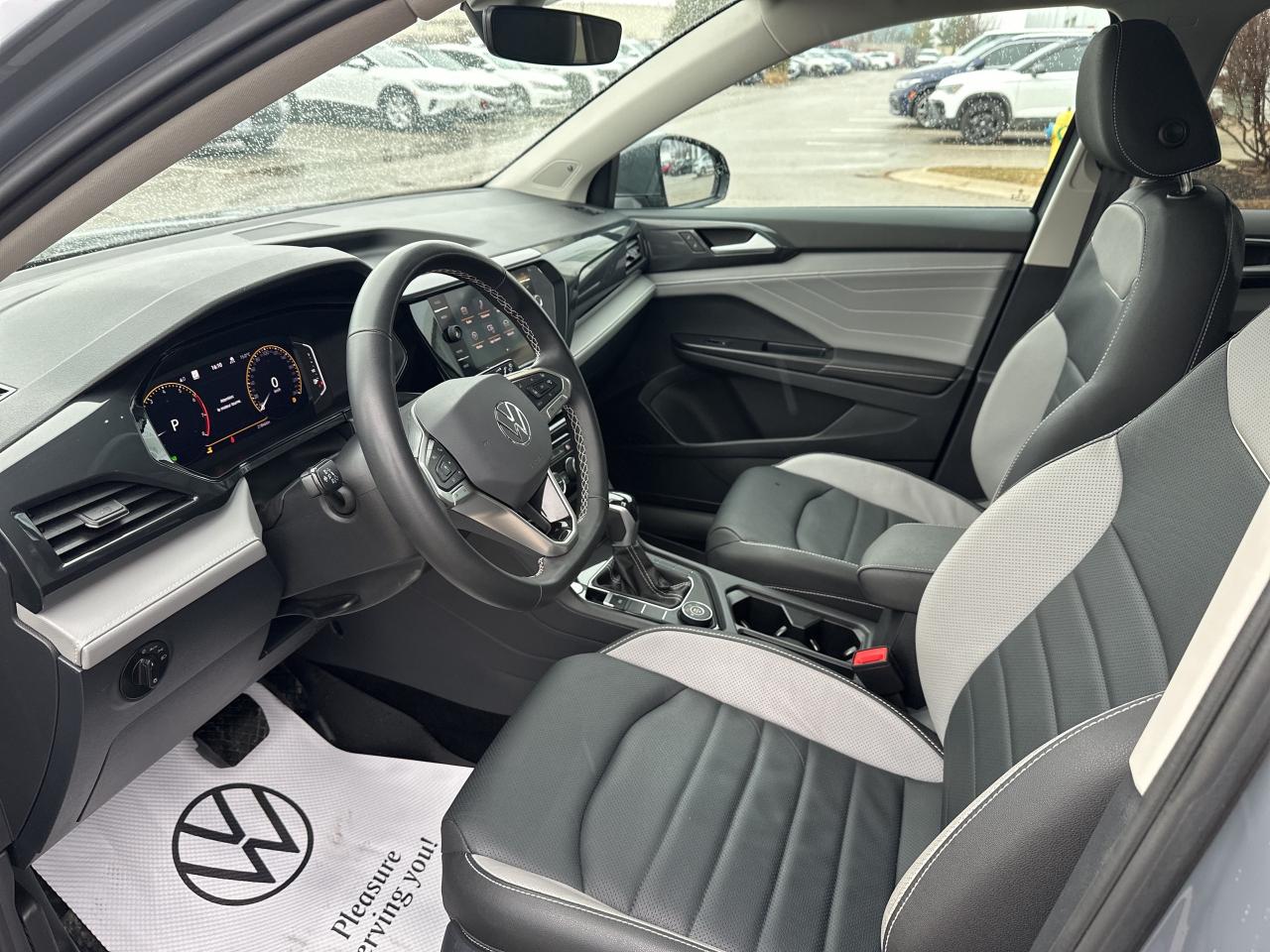 2024 Volkswagen Taos Highline 4MOTION Photo