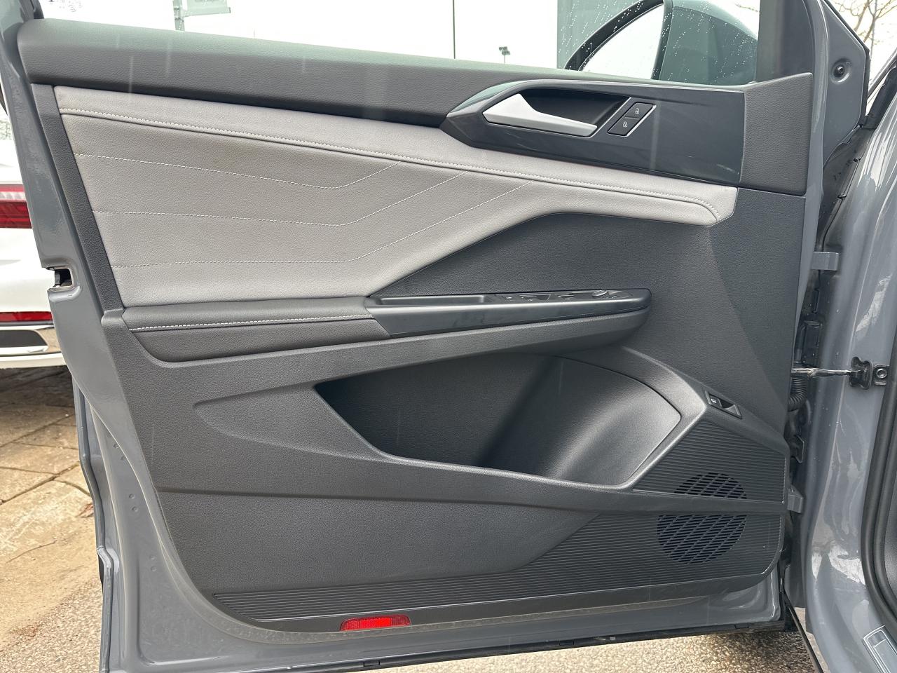 2024 Volkswagen Taos Highline 4MOTION Photo