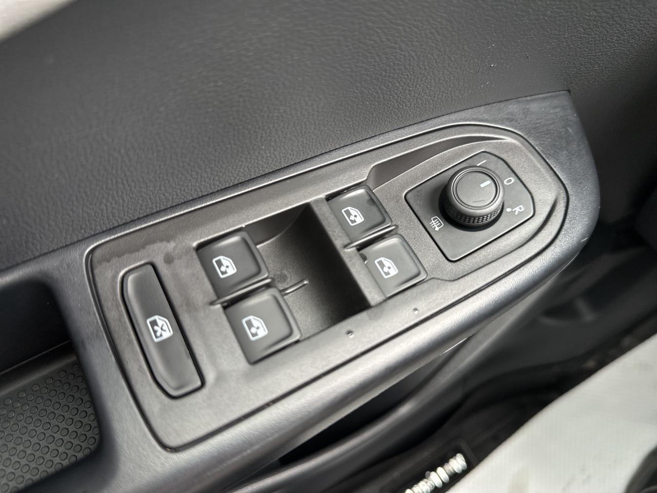 2024 Volkswagen Taos Highline 4MOTION Photo