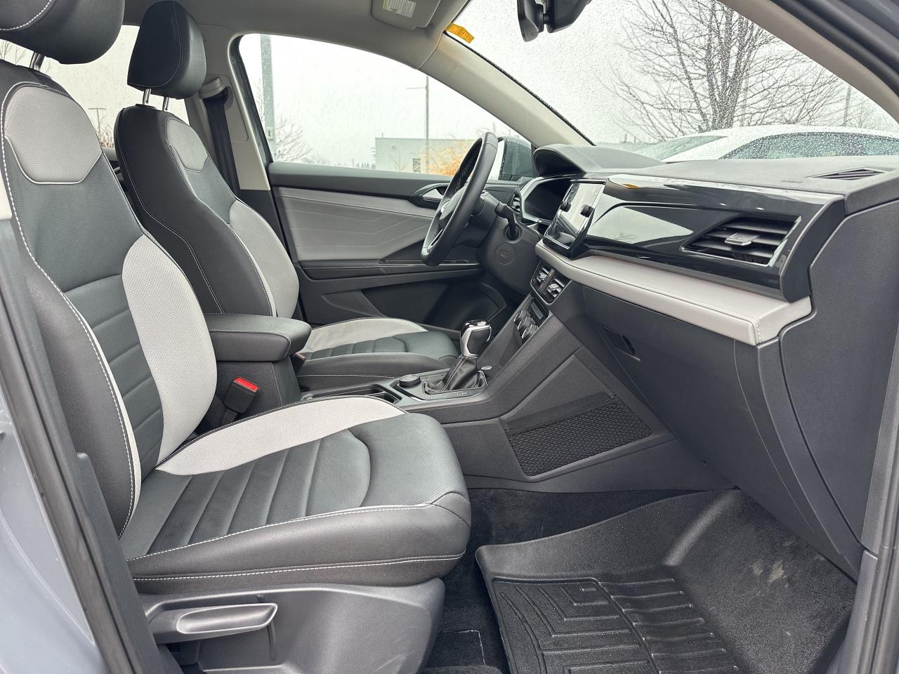 2024 Volkswagen Taos Highline 4MOTION Photo