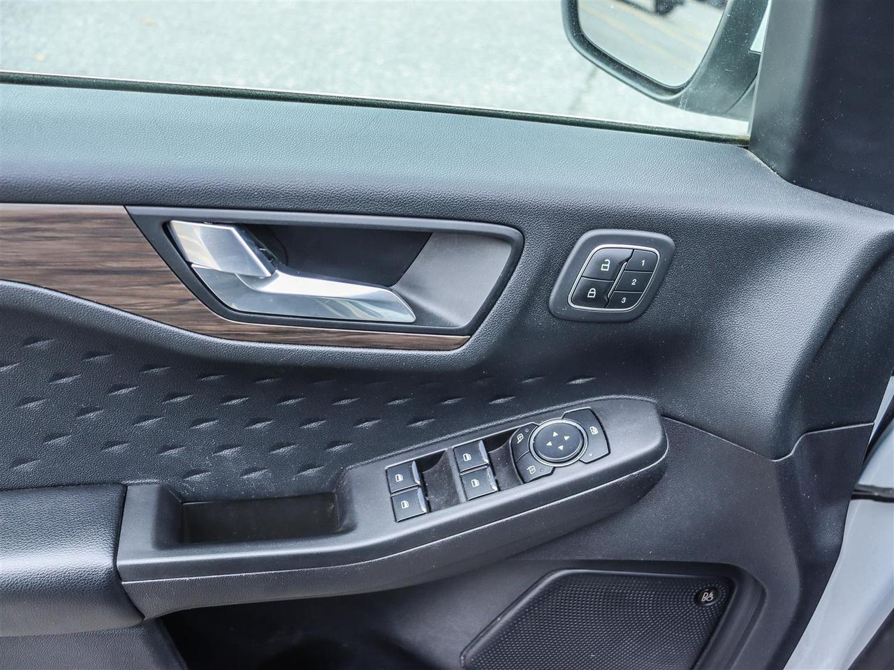 2020 Ford Escape Titanium Hybrid 4dr Front-Wheel Drive Photo