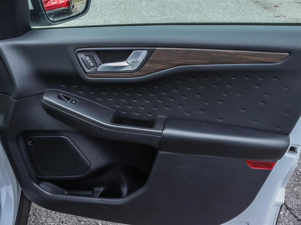 2020 Ford Escape Titanium Hybrid 4dr Front-Wheel Drive Photo