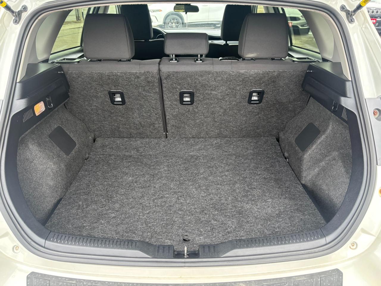 2017 Toyota Corolla iM Base (M6) 5dr Hatchback Photo