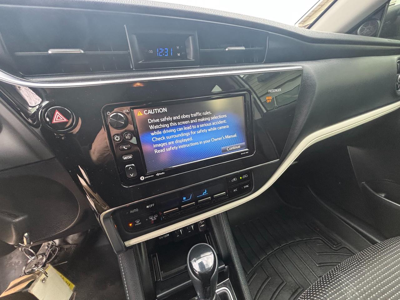 2017 Toyota Corolla iM Base (M6) 5dr Hatchback Photo