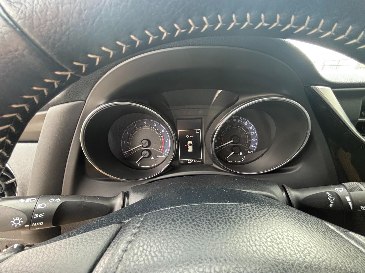 2017 Toyota Corolla iM Base (M6) 5dr Hatchback Photo