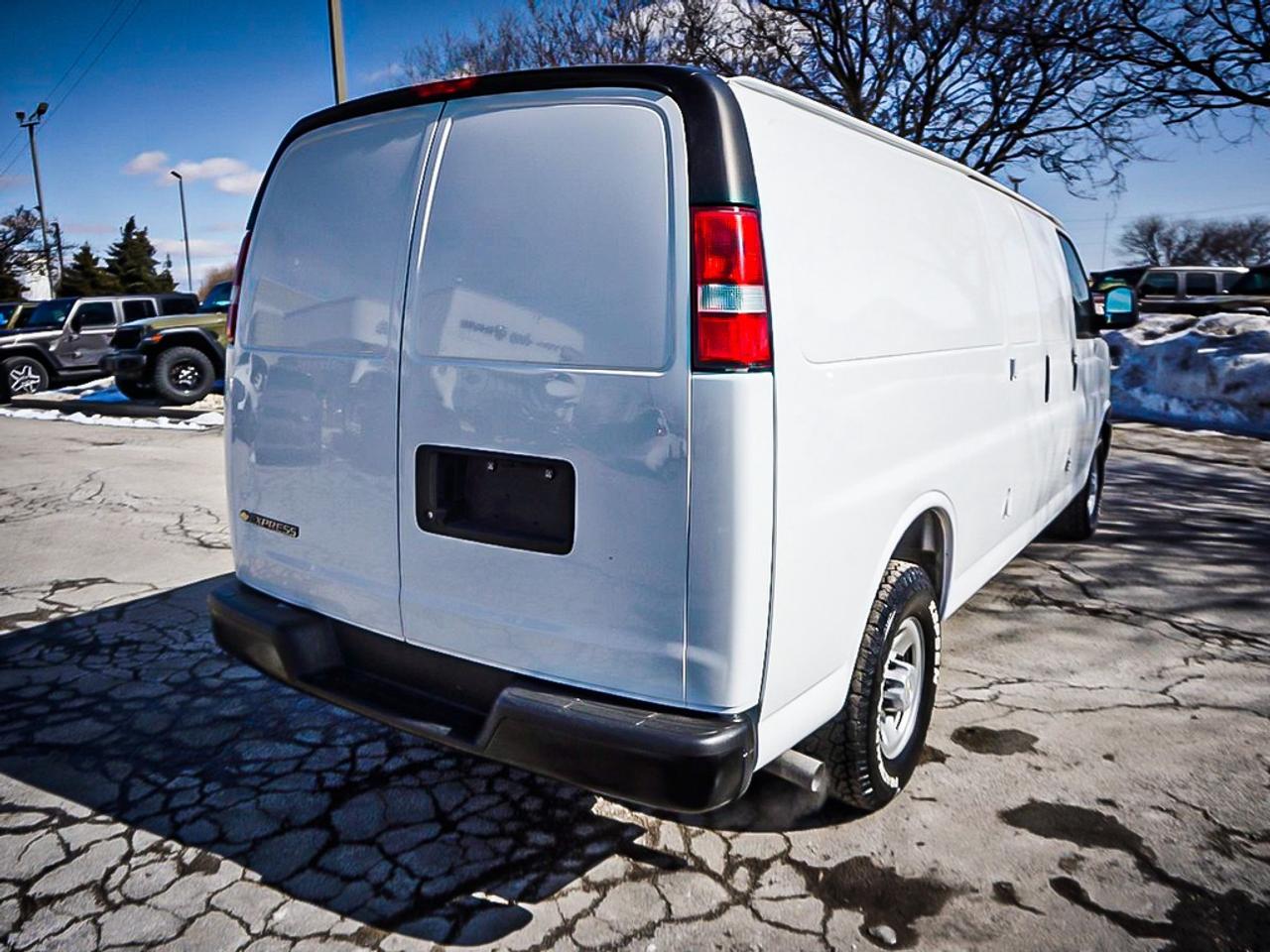 2023 Chevrolet Express  Photo