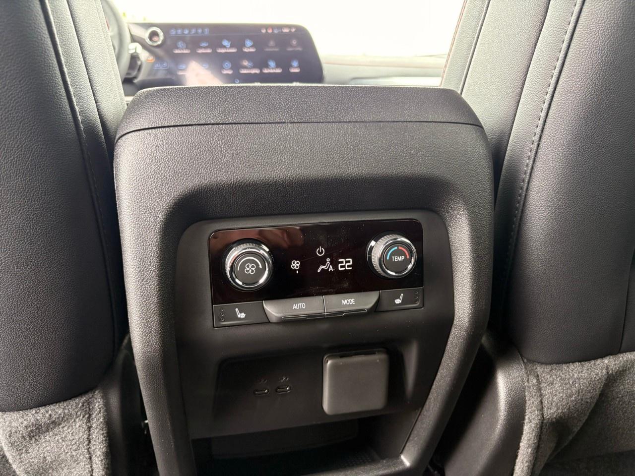 2026 Chevrolet Traverse AWD 4dr RS Photo