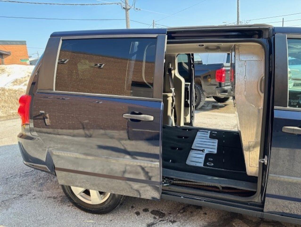 2014 Dodge Grand Caravan SE *CARGO-ONLY 87,000KM-1 OWNER-DIVIDER-CERTIFIED* Photo