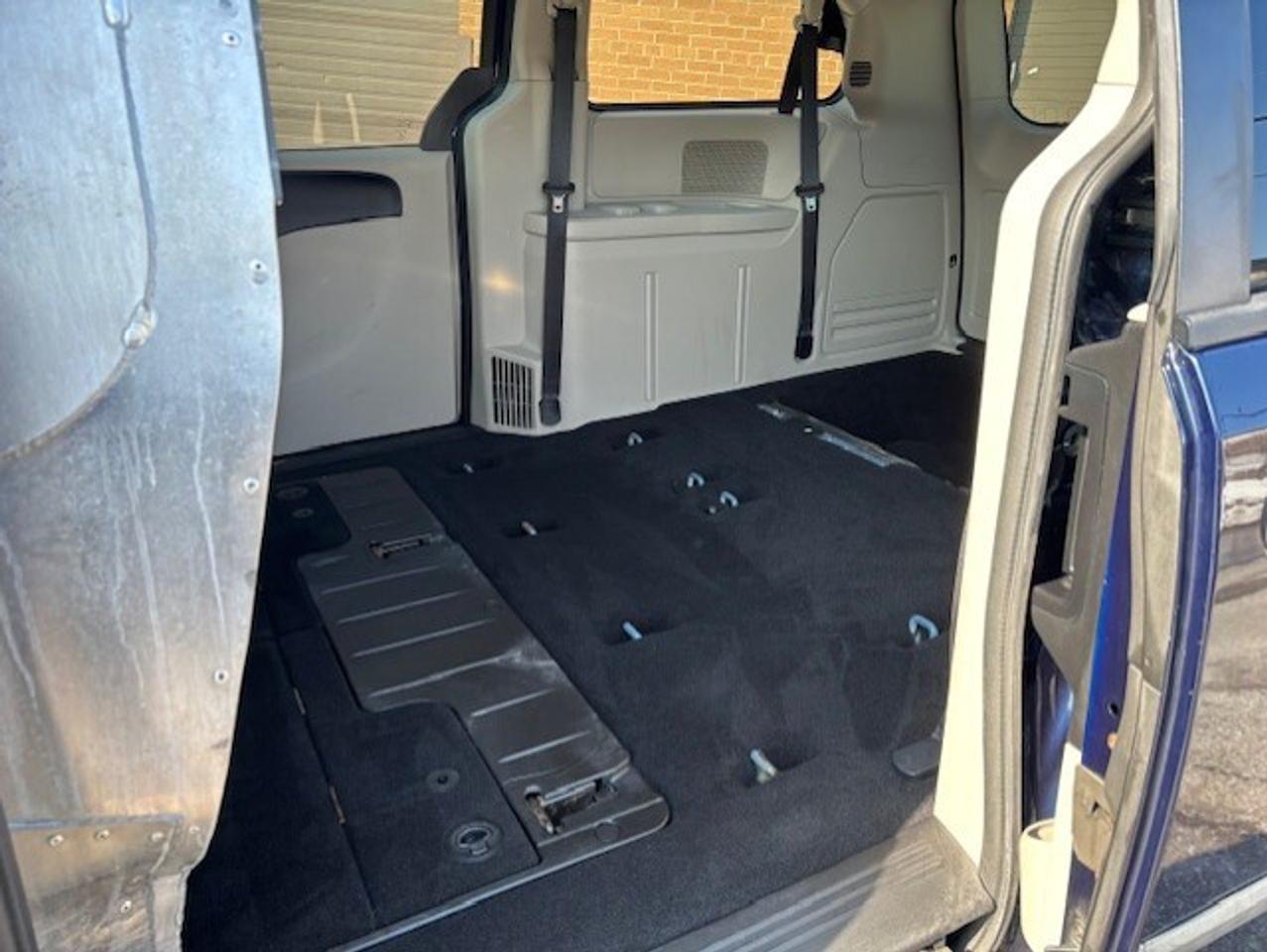 2014 Dodge Grand Caravan Cargo SE *CARGO-ONLY 87,000KM-1 OWNER-DIVIDER-CERTIFIED* Photo