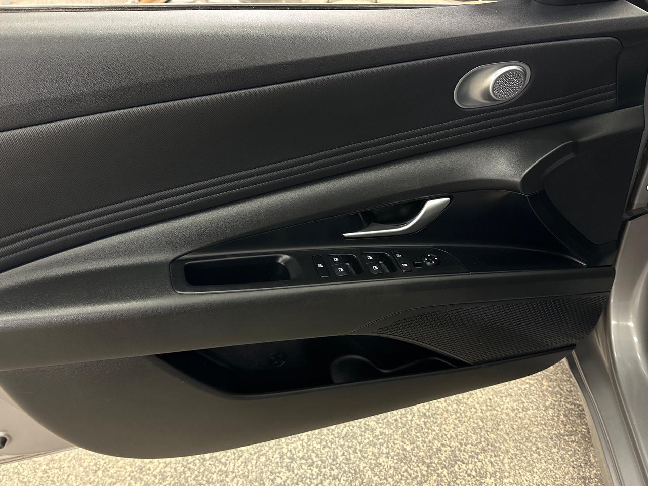 2023 Hyundai Elantra Preferred w/Tech Pkg 4dr Sedan Photo