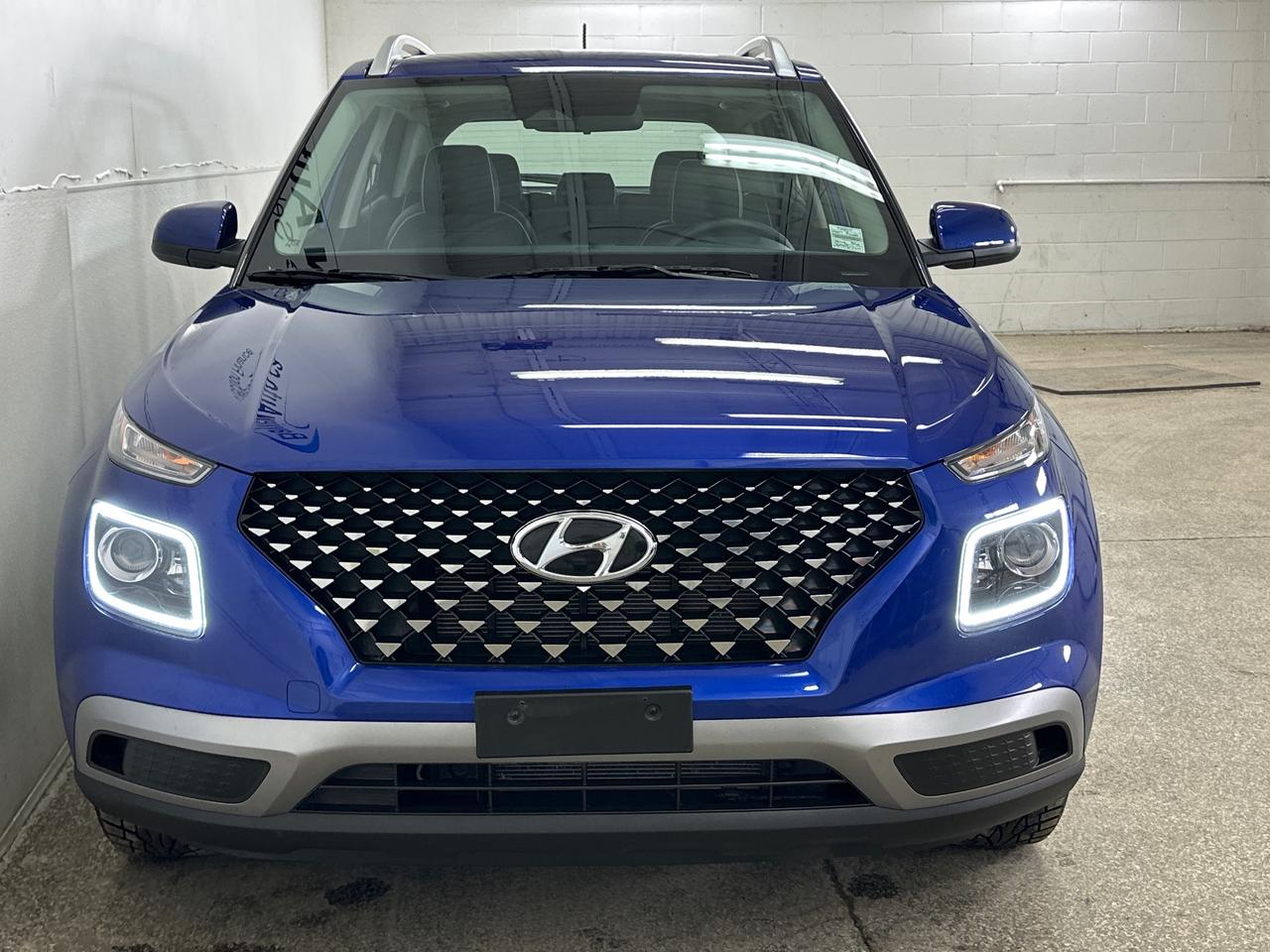 2024 Hyundai Venue Ultimate w/Denim Interior 4dr Front-Wheel Drive Photo