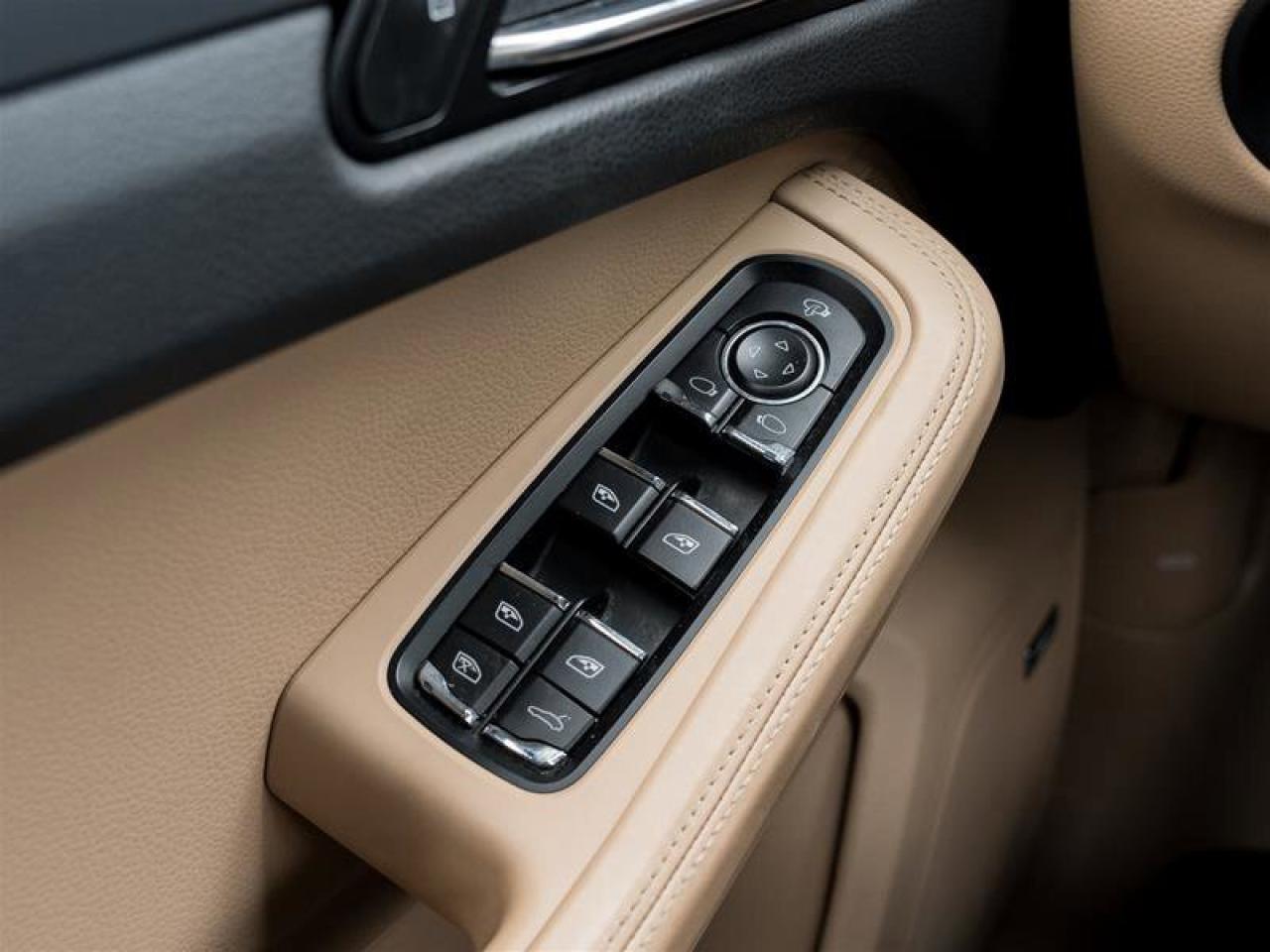 2020 Porsche Macan AWD CPO Surround View Thermally & Noise Insulated Photo