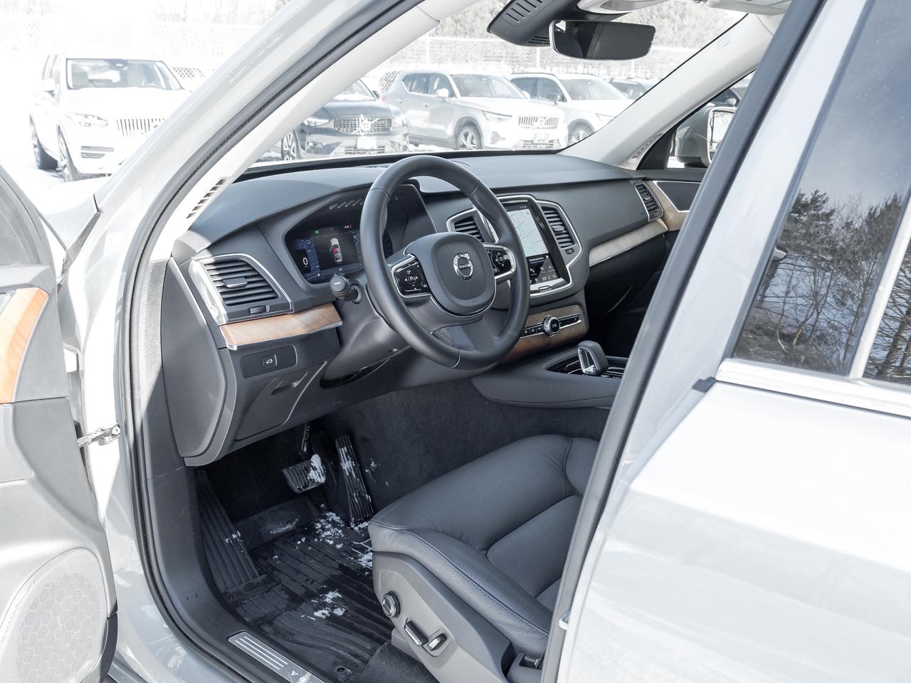 2024 Volvo XC90 B6 AWD 7-Seater  OFF LEASE  LOW MILEAGE  LIKE NEW Photo