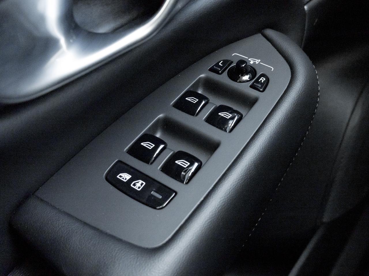 2024 Volvo XC90 B6 AWD 7-Seater  OFF LEASE  LOW MILEAGE  LIKE NEW Photo