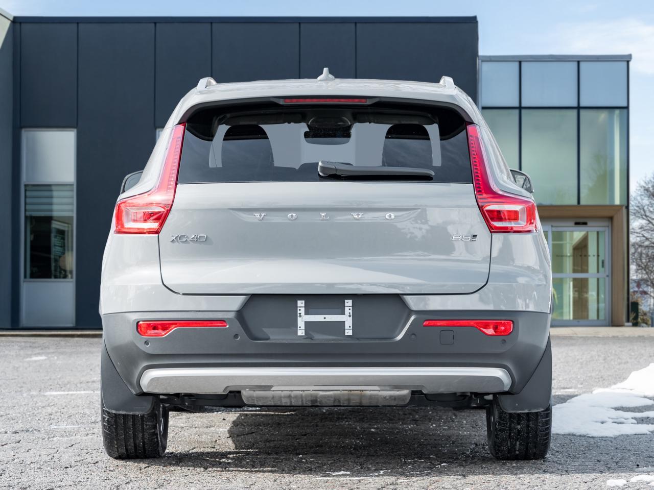 2025 Volvo XC40 B5 AWD Core Bright Theme  CPO FIN RATE  3.49%-4%* Photo