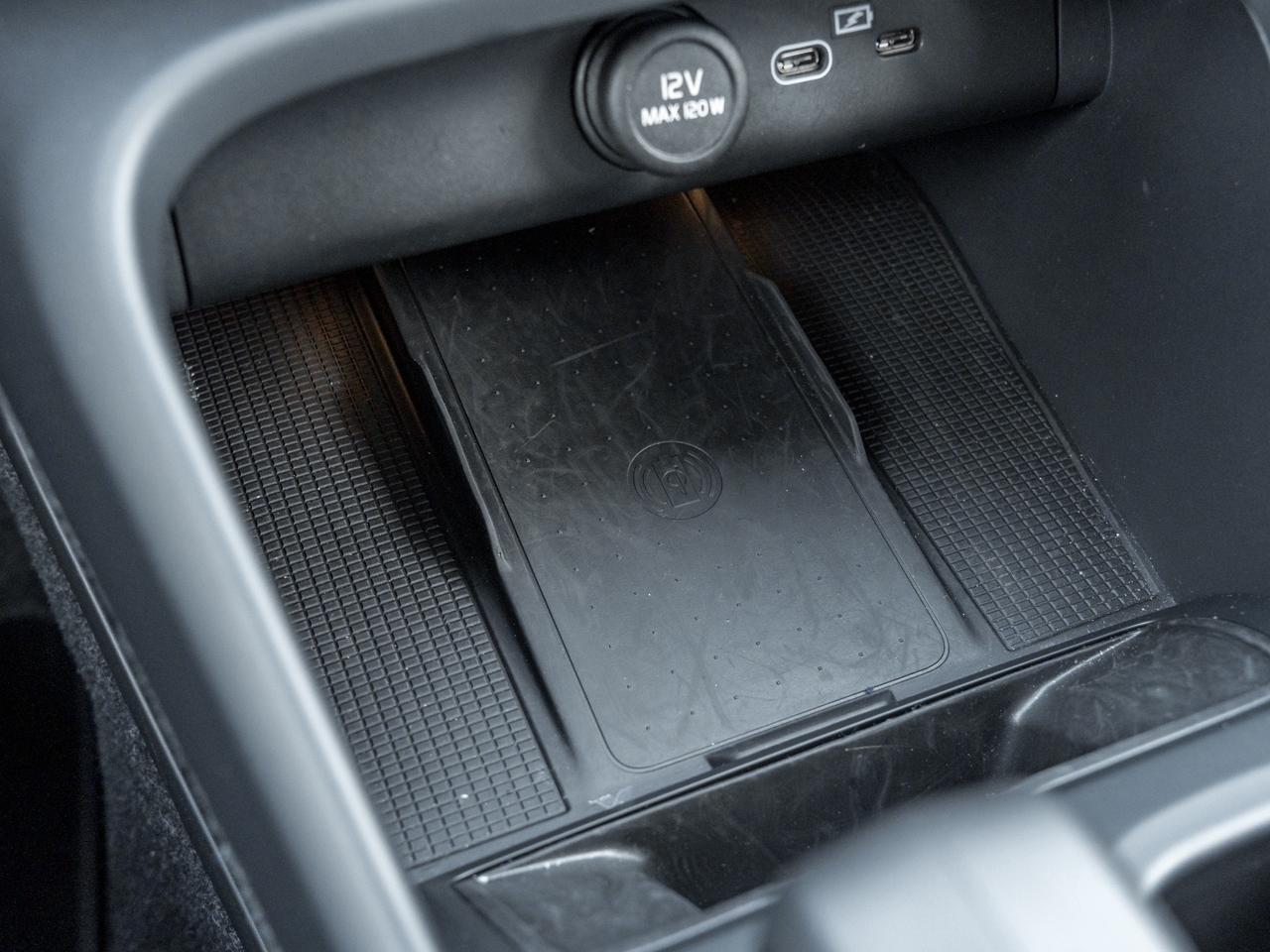 2025 Volvo XC40 B5 AWD Core Bright Theme  CPO FIN RATE  3.49%-4%* Photo