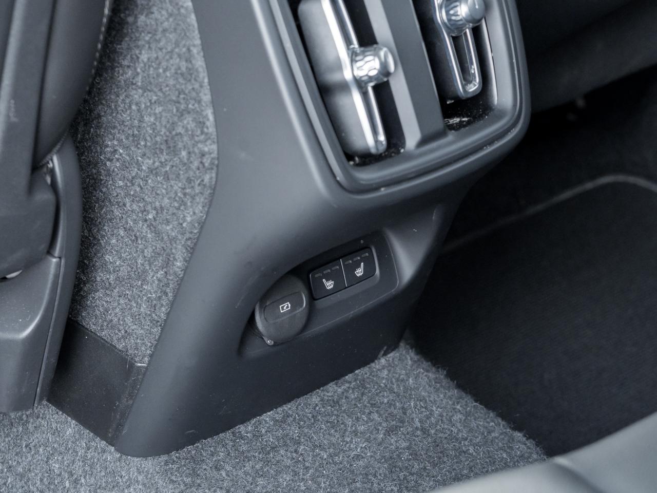 2025 Volvo XC40 B5 AWD Core Bright Theme  CPO FIN RATE  3.49%-4%* Photo