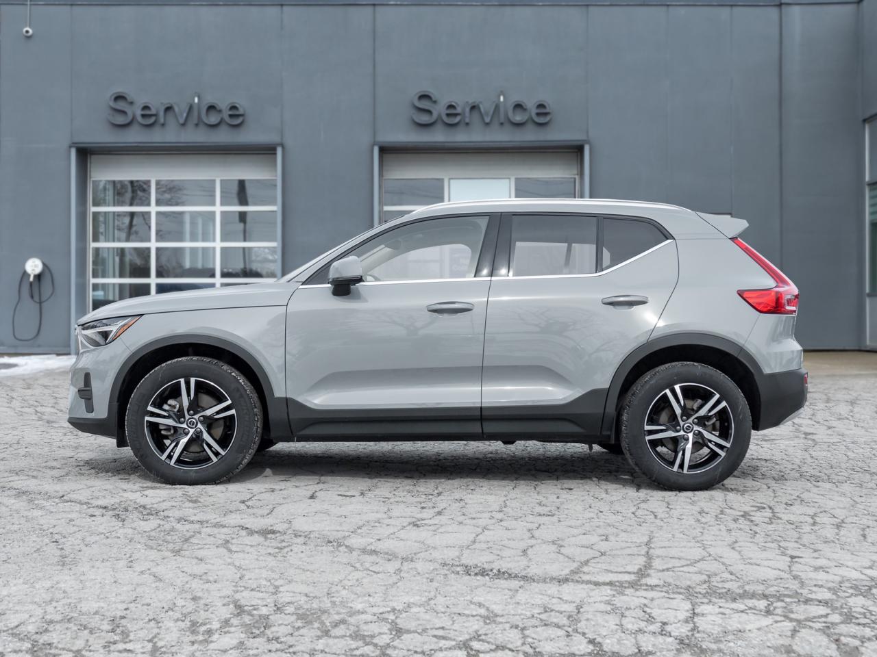 2025 Volvo XC40 B5 AWD Core Bright Theme  NONE DAILY RENTAL  CPO Photo