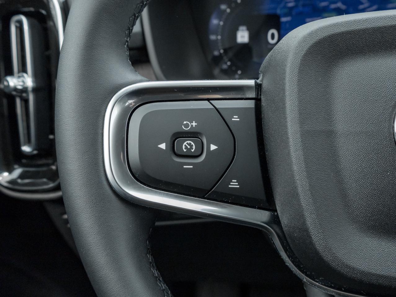 2025 Volvo XC40 B5 AWD Core Bright Theme  NONE DAILY RENTAL  CPO Photo