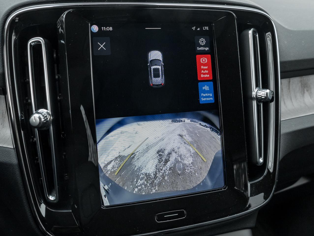 2025 Volvo XC40 B5 AWD Core Bright Theme  NONE DAILY RENTAL  CPO Photo