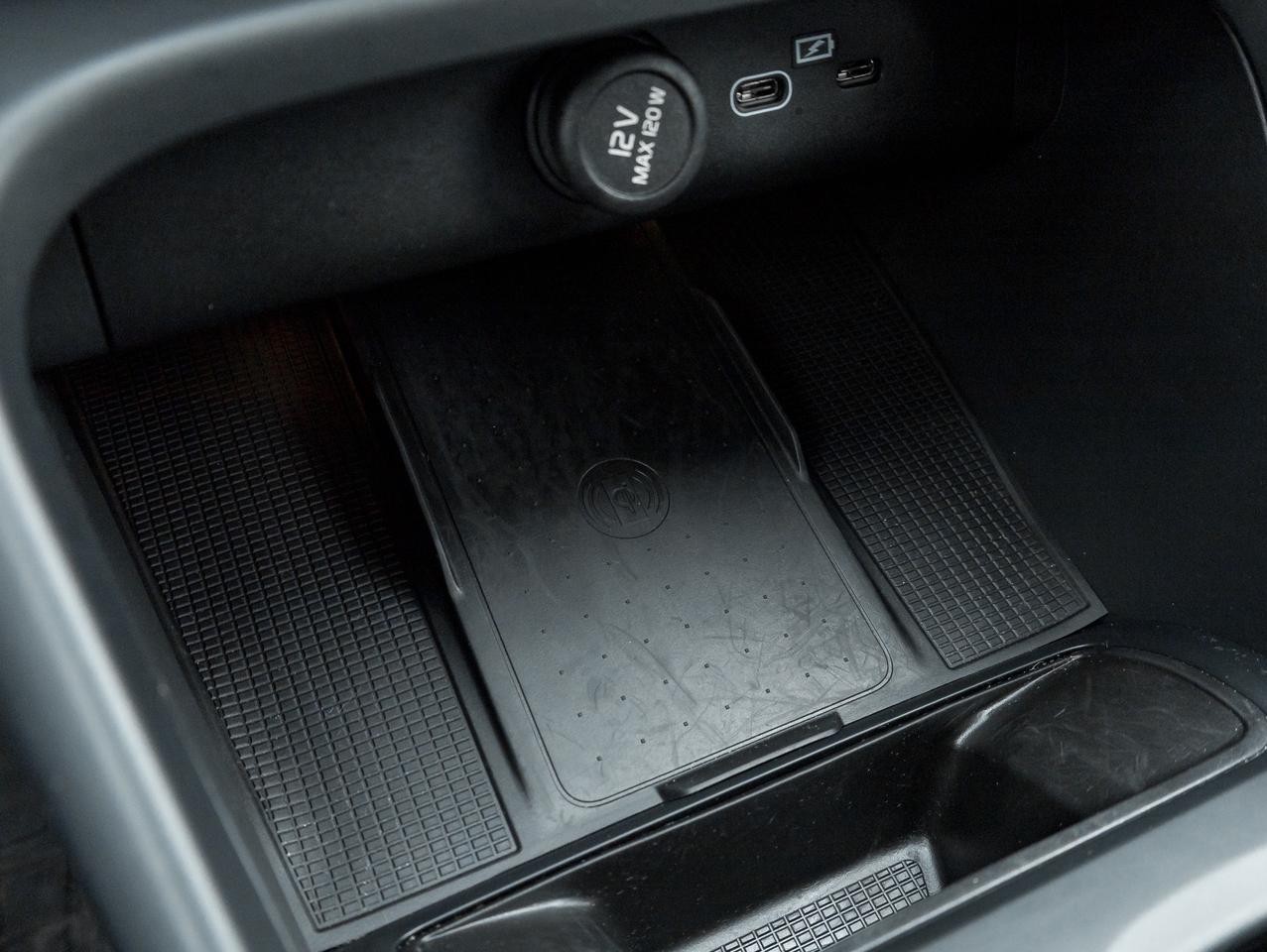 2025 Volvo XC40 B5 AWD Core Bright Theme  NONE DAILY RENTAL  CPO Photo