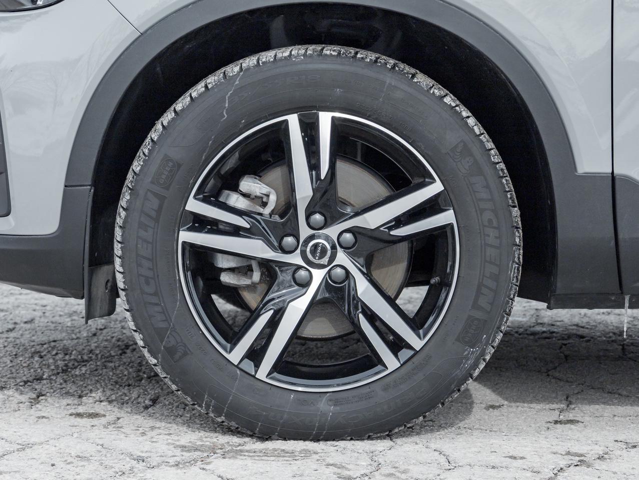 2025 Volvo XC40 B5 AWD Core Bright Theme  NONE DAILY RENTAL  CPO Photo