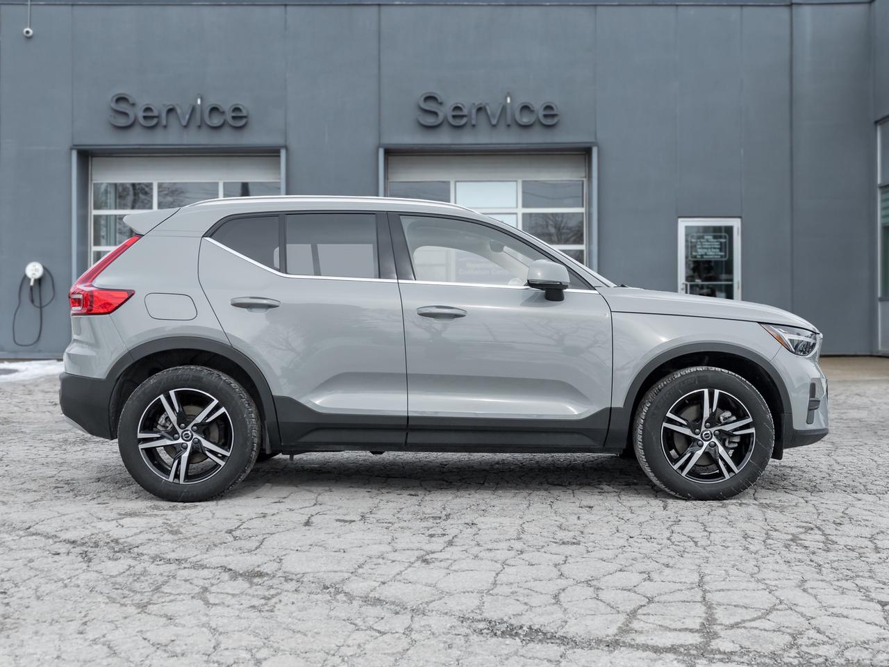 2025 Volvo XC40 B5 AWD Core Bright Theme  NONE DAILY RENTAL  CPO Photo