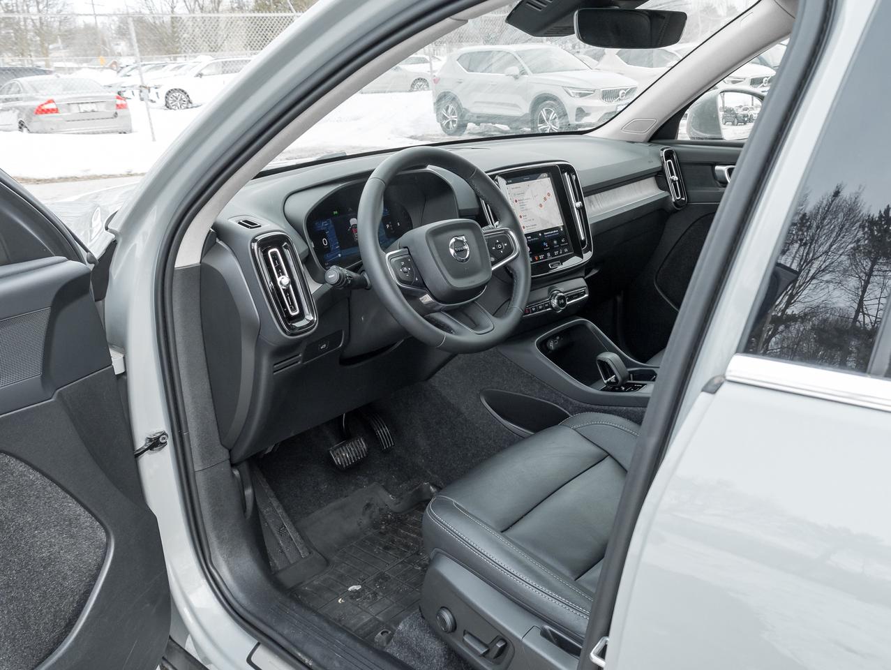 2025 Volvo XC40 B5 AWD Core Bright Theme  NONE DAILY RENTAL  CPO Photo