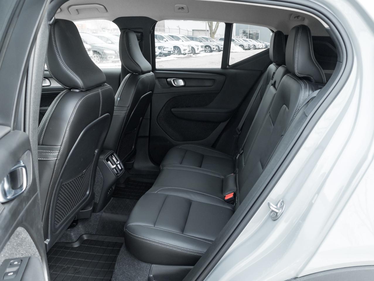 2025 Volvo XC40 B5 AWD Core Bright Theme  NONE DAILY RENTAL  CPO Photo