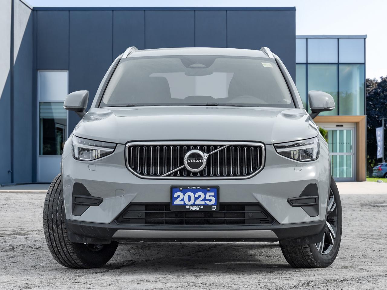 2025 Volvo XC40 B5 AWD Core Bright Theme  NONE DAILY RENTAL  CPO Photo