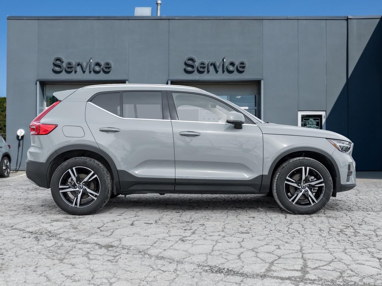 2025 Volvo XC40 B5 AWD Core Bright Theme  NONE DAILY RENTAL  CPO Photo