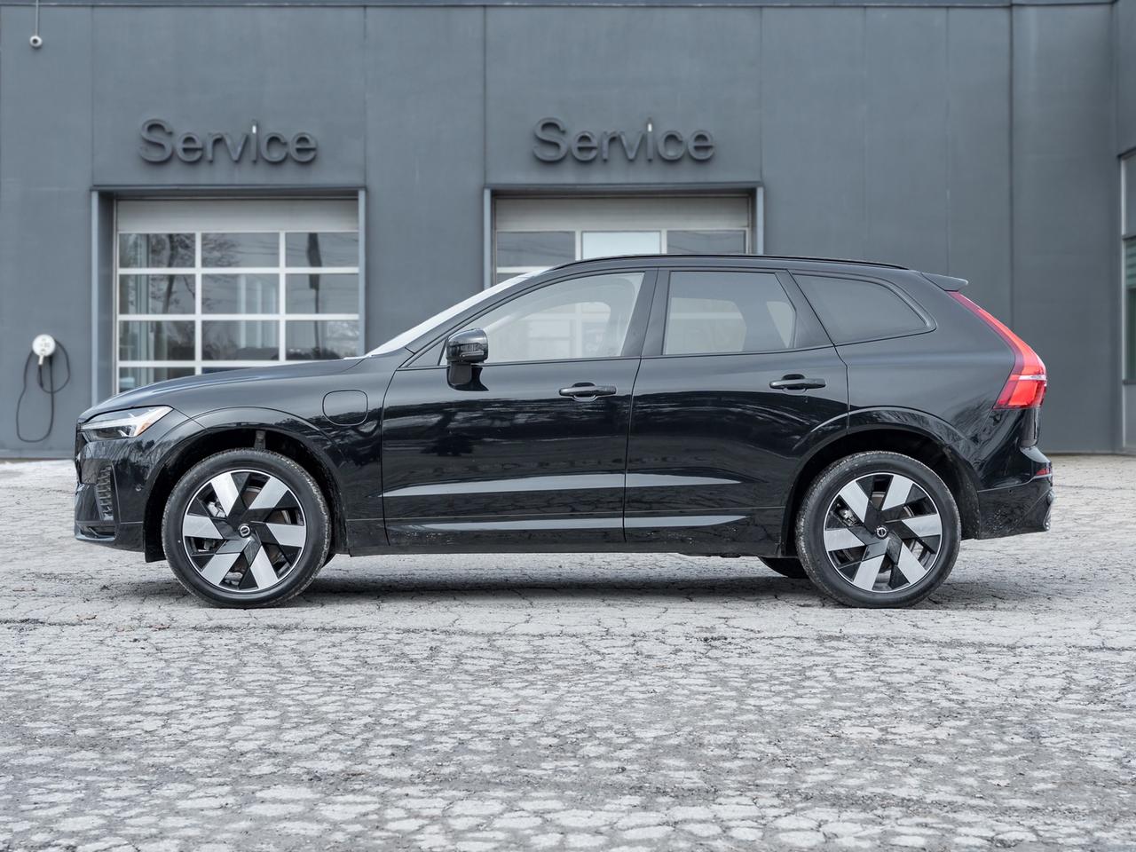 2025 Volvo XC60 Recharge T8 AWD PLUS  PLUG IN HYBRID  20" ALLOY WHEELS  CPO Photo2
