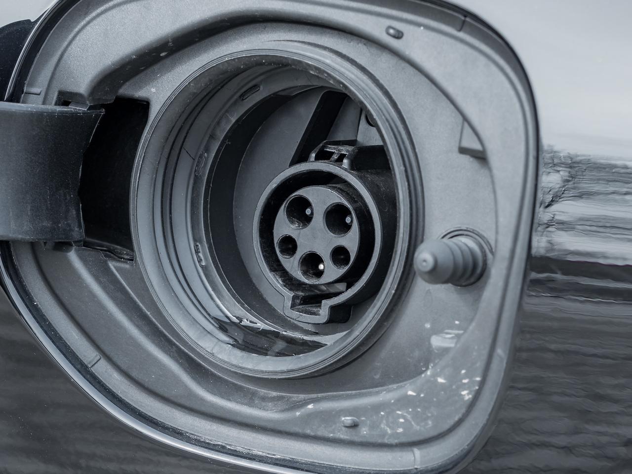 2025 Volvo XC60 Plug-In Hybrid T8 AWD PLUS  PLUG IN HYBRID  CPO RATE FROM 3.49%* Photo