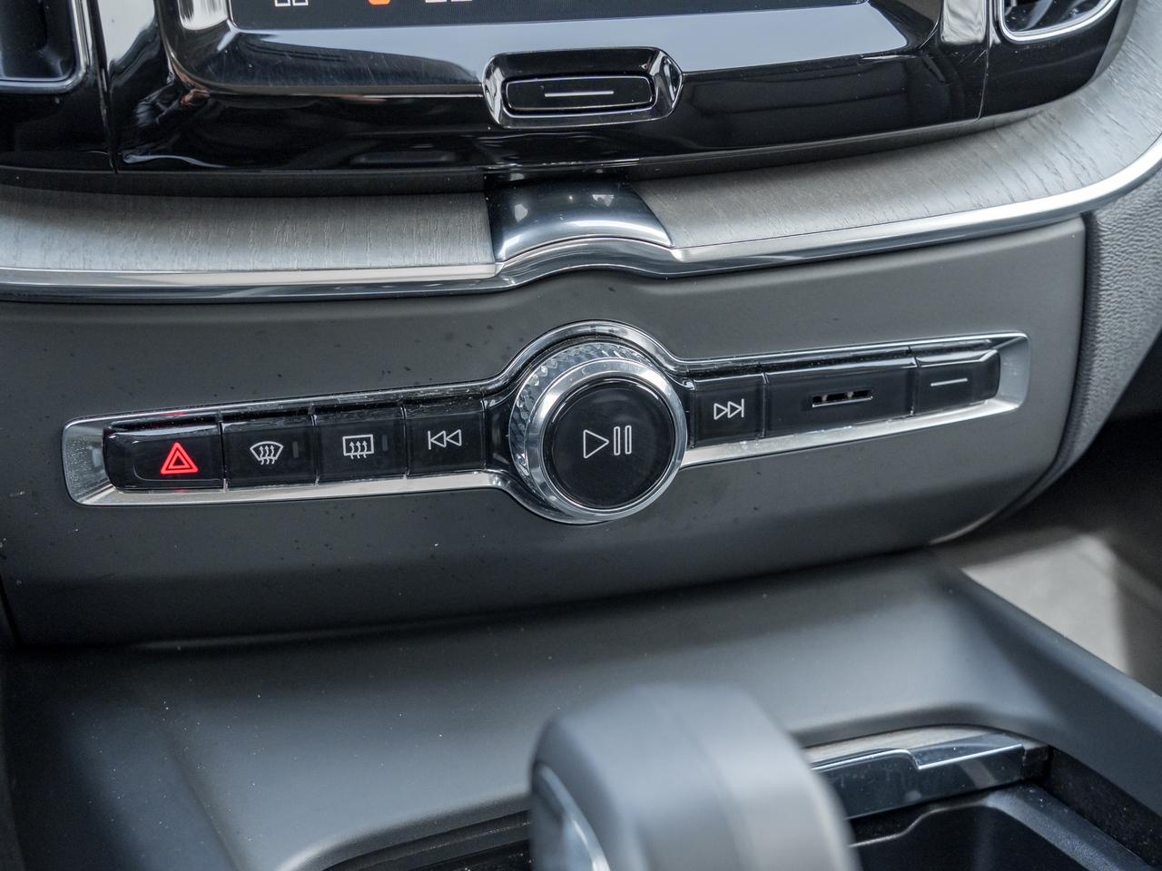 2025 Volvo XC60 Plug-In Hybrid T8 AWD PLUS  PLUG IN HYBRID  CPO RATE FROM 3.49%* Photo