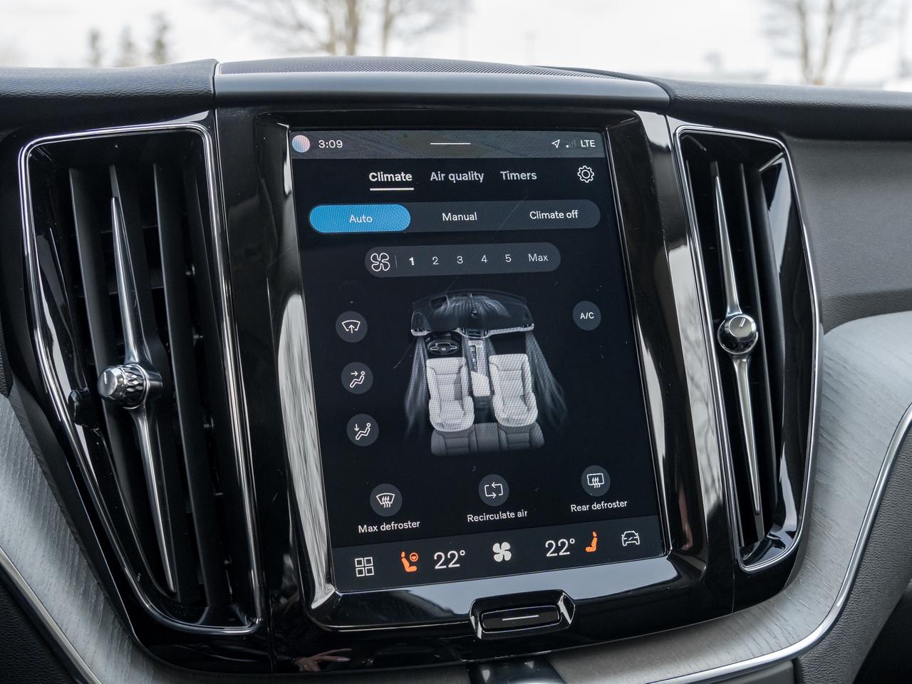 2025 Volvo XC60 Plug-In Hybrid T8 AWD PLUS  PLUG IN HYBRID  CPO RATE FROM 3.49%* Photo